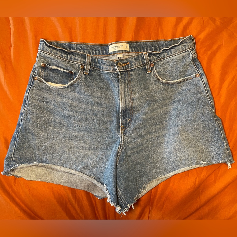 Abercrombie & Fitch Curve Love Dad High Rise Short